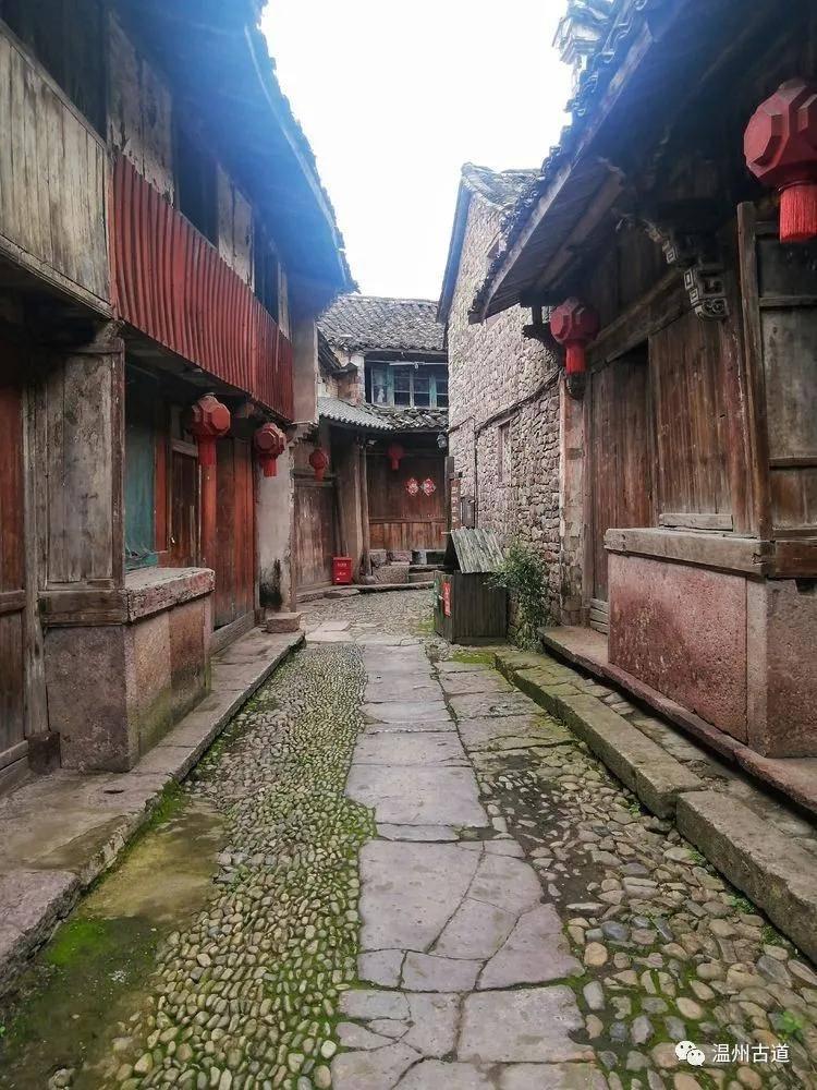 集装箱货运船